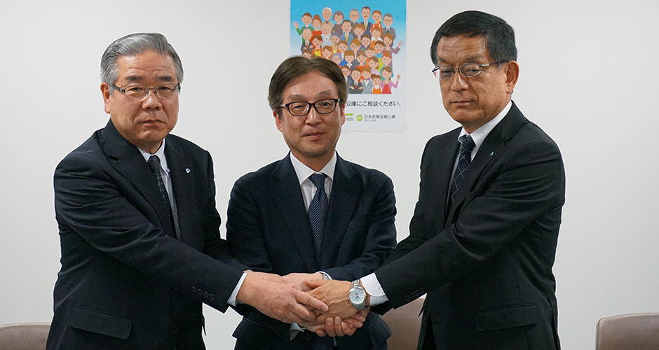 協調融資商品「どさんこ創業サポート」に関する、北央信用組合・札幌中央信用組合・日本政策金融公庫札幌支店3者による連携のプレス発表の様子